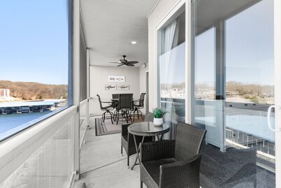 Exclusive 1st Class Lands' End Main Channel Waterfront View w/ Afternoon Shade!