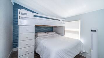 2 chambres, fer et planche à repasser, Wi-Fi gratuit, draps fournis