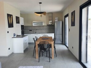 Private kitchen - Porto Vecchio villa with private heated pool near Saint Cyprien beach (Porto-Vecchio)