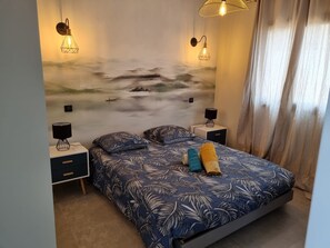 2 bedrooms, travel cot, WiFi, bed sheets