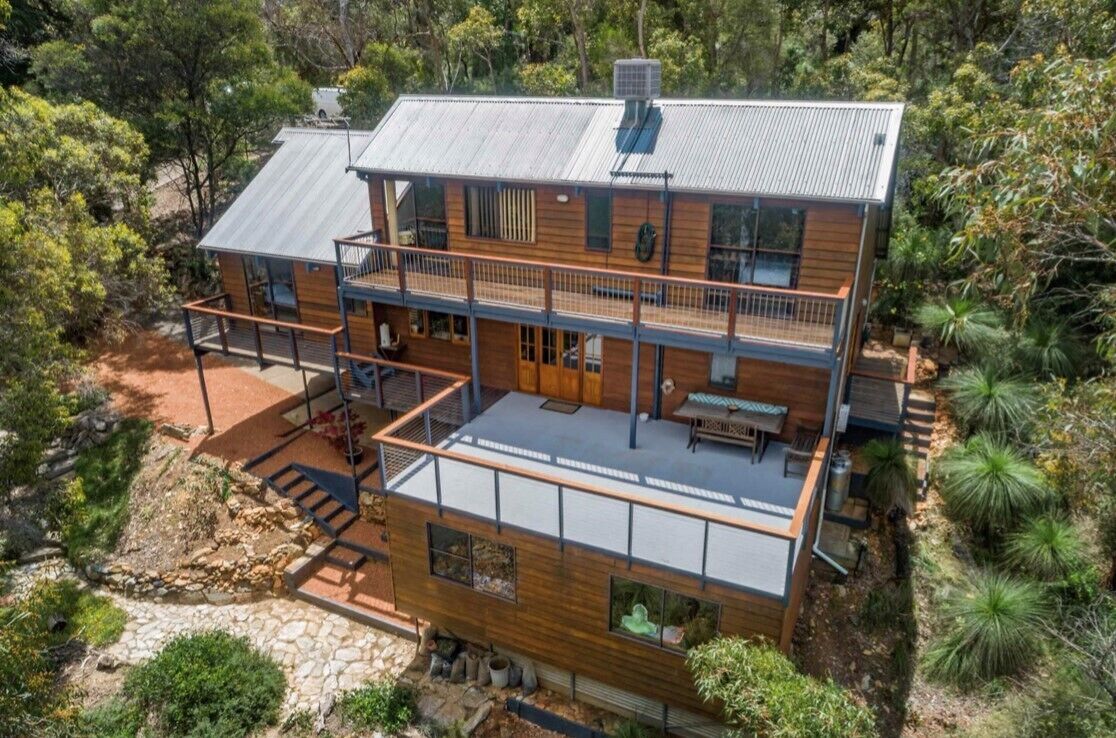 Romantic couples retreat with creek - Perth hills