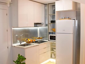 Fridge, microwave, coffee/tea maker, electric kettle