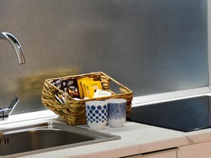 Fridge, microwave, coffee/tea maker, electric kettle - Holidays2Malaga Trinidad Stunning renovated 1 bedroom penthouse close to center (Málaga)