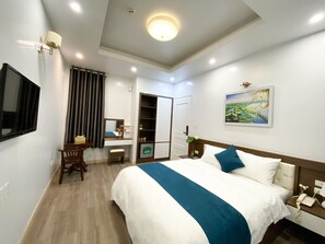 Deluxe Room | Egyptian cotton sheets, premium bedding, minibar, desk - Sen Hotel My Dinh Song Da  (Hanoi)