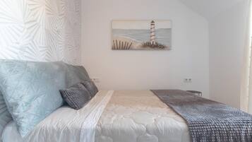 3 slaapkamers, een strijkplank/strijkijzer, gratis wifi, beddengoed
