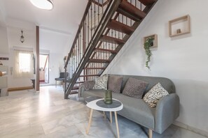 TV - ATICO CASTILLO - Fantastic apartment with sea views and free WiFi. (Fuengirola)