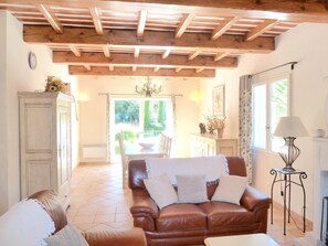 TV, fireplace, ping pong