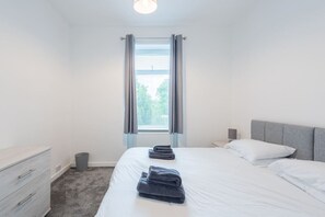 3 bedrooms, iron/ironing board, WiFi, bed sheets