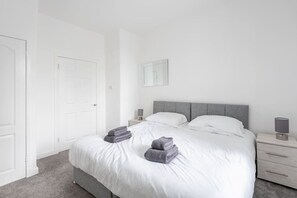 3 bedrooms, iron/ironing board, WiFi, bed sheets