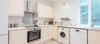 Hilltown Apartment - 3 bedroom ground floor apartment with views over the River Tay