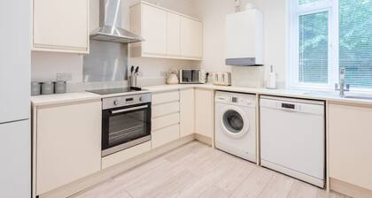 Hilltown Apartment - 3 bedroom ground floor apartment with views over the River Tay