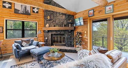 Newly Updated Log Home on 5 acres - The Great Escape