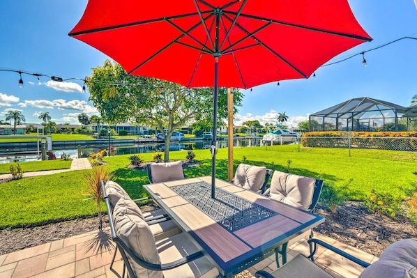 Outdoor dining