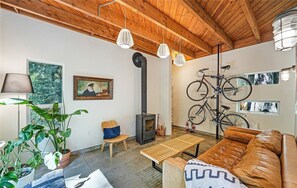 Smart TV, fireplace, DVD player, table football