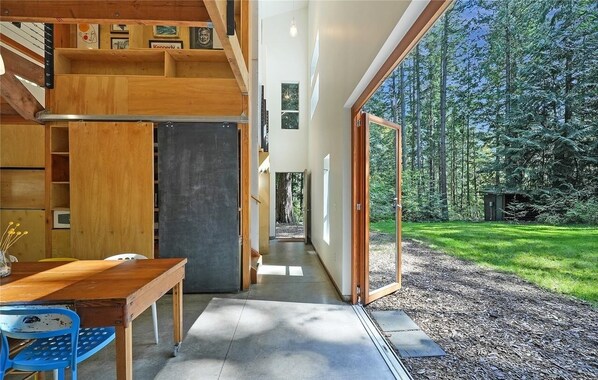 المنشأة من الداخل