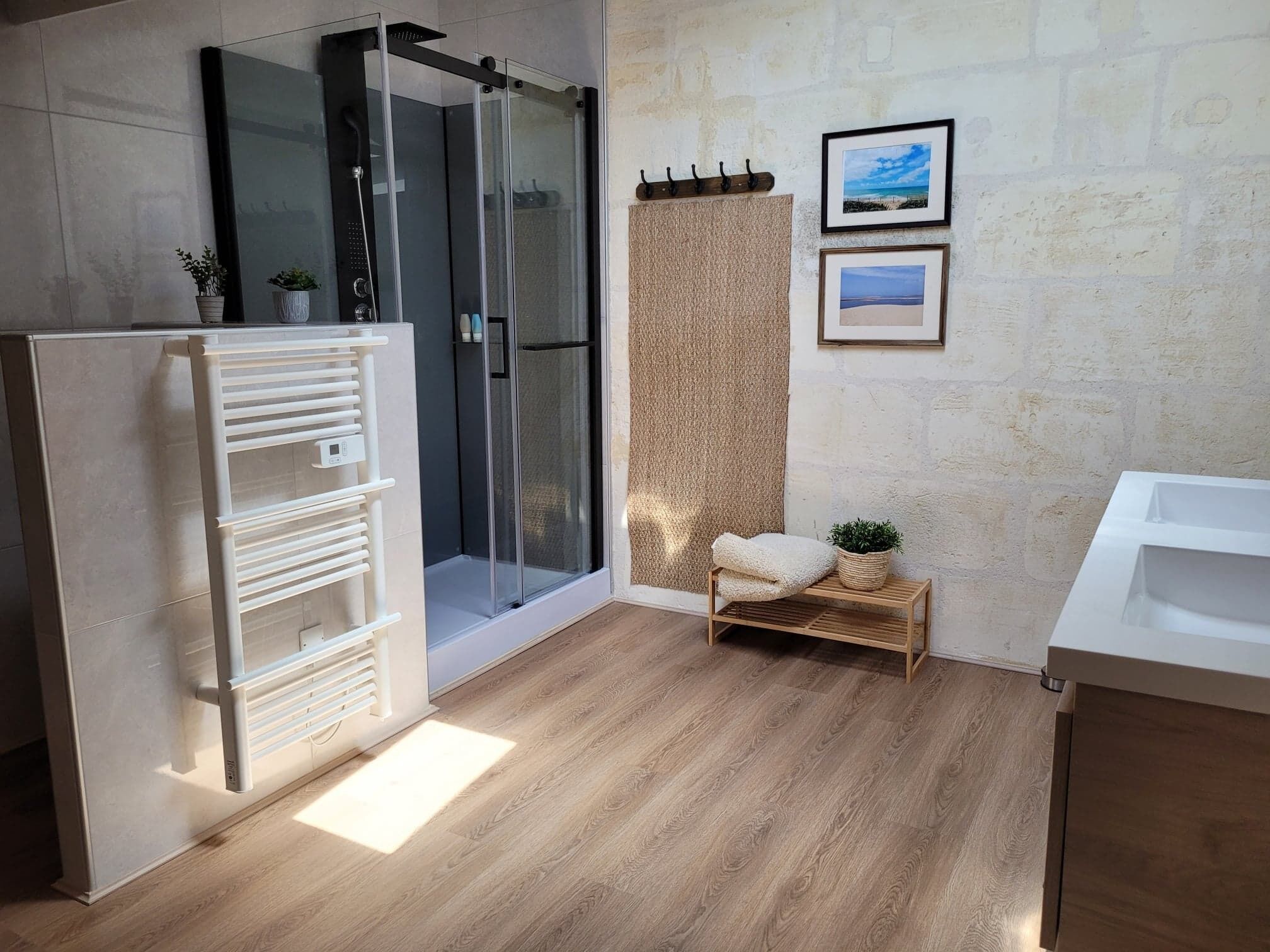 Bathtub, hair dryer, towels