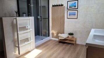 Bathtub, hair dryer, towels