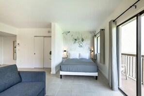 In-room safe, iron/ironing board, travel crib, free WiFi