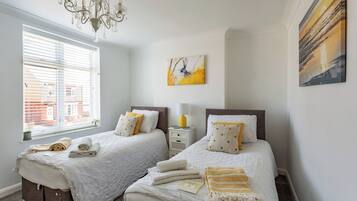 House | 3 bedrooms, iron/ironing board, free WiFi, bed sheets