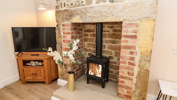 Cottage | 2 bedrooms, individually decorated, individually furnished, free WiFi