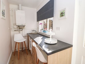 Cottage | Private kitchen | Cookware/dishes/utensils