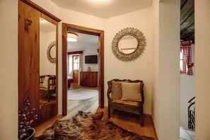 Interior - Chalet 'Hinterweiding Gut' with Mountain View, Garden & Wi-Fi (St. Veit im Pongau)