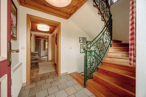 Interior - Chalet 'Hinterweiding Gut' with Mountain View, Garden & Wi-Fi (St. Veit im Pongau)