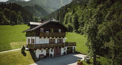 Chalet 'Hinterweiding Gut' with Mountain View, Garden & Wi-Fi