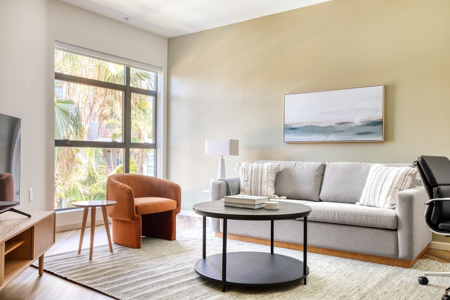 Serene Hollywood 1BR w/ Gym, Pool & BBQ, walk to Metro