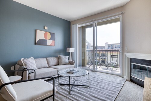 Sunny Playa Del Rey 2BR w/ Pool, Spa & Gym, nr Playa Beach, by Blueground