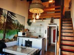 ثلاجة، ميكروويف، فرن، موقد طهي مسطح