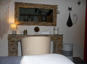 1 غرفة نوم ومكواة/لوح كي وسرير سفر