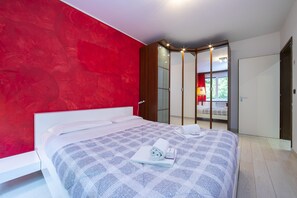 2 chambres, fer et planche à repasser, Wi-Fi gratuit, draps fournis