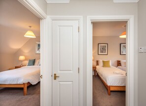 2 間臥室、床單