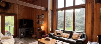 Cozy Creek side 3 bedroom Cabin- kid & pet friendly