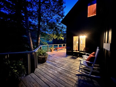 Cozy Creek side 3 bedroom Cabin- kid & pet friendly