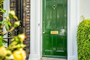 Exterior detail - 9 St John's Street -  a family break that sleeps 6 guests  in 3 bedrooms (York)