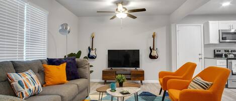 Casa, 4 habitaciones | Área de sala de estar | Smart TV y servicios de streaming