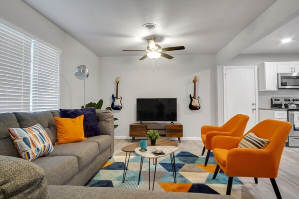 House, 4 Bedrooms | Living area | Smart TV, streaming services