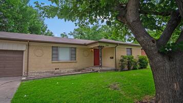 House, 4 Bedrooms | Exterior