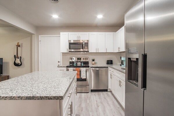 House, 4 Bedrooms | Private kitchen | Fridge, oven, coffee/tea maker, toaster - The Harmony Designer Home In Central Dfw 4 Bedroom Home by RedAwning (Haltom City)