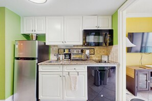 Fridge, microwave, stovetop, dishwasher