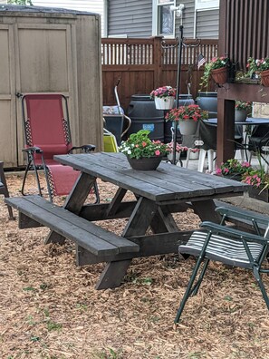 Outdoor dining - Cozy Forest Park 1 Bed (Forest Park)