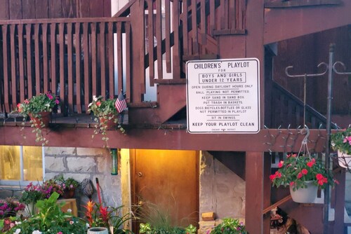 Cozy Forest Park 1 Bed