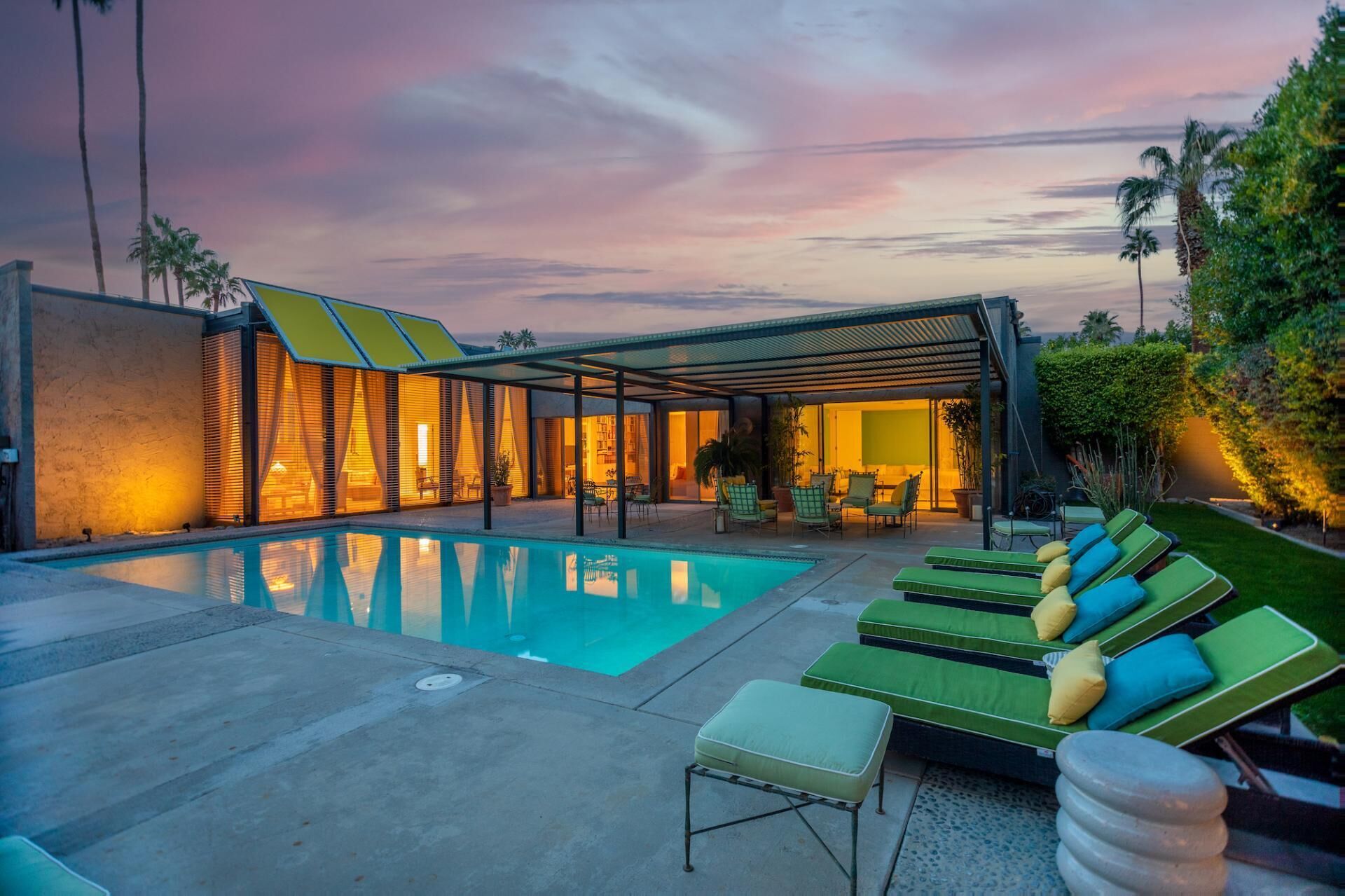 حمّام سباحة مُدفَّأ