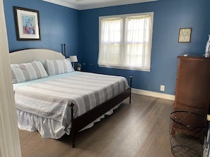 2 habitaciones, escritorio, tabla de planchar con plancha y wifi gratis