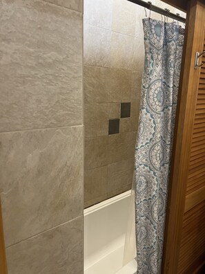 Ensemble baignoire-douche