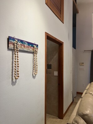 Interior - Beautiful Newly built cottage (Kealakekua)