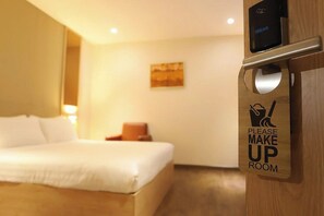 Deluxe Single Room | Desk, blackout curtains, free WiFi, bed sheets - Lanura Apartments and Hotel (Ho Chi Minh City)