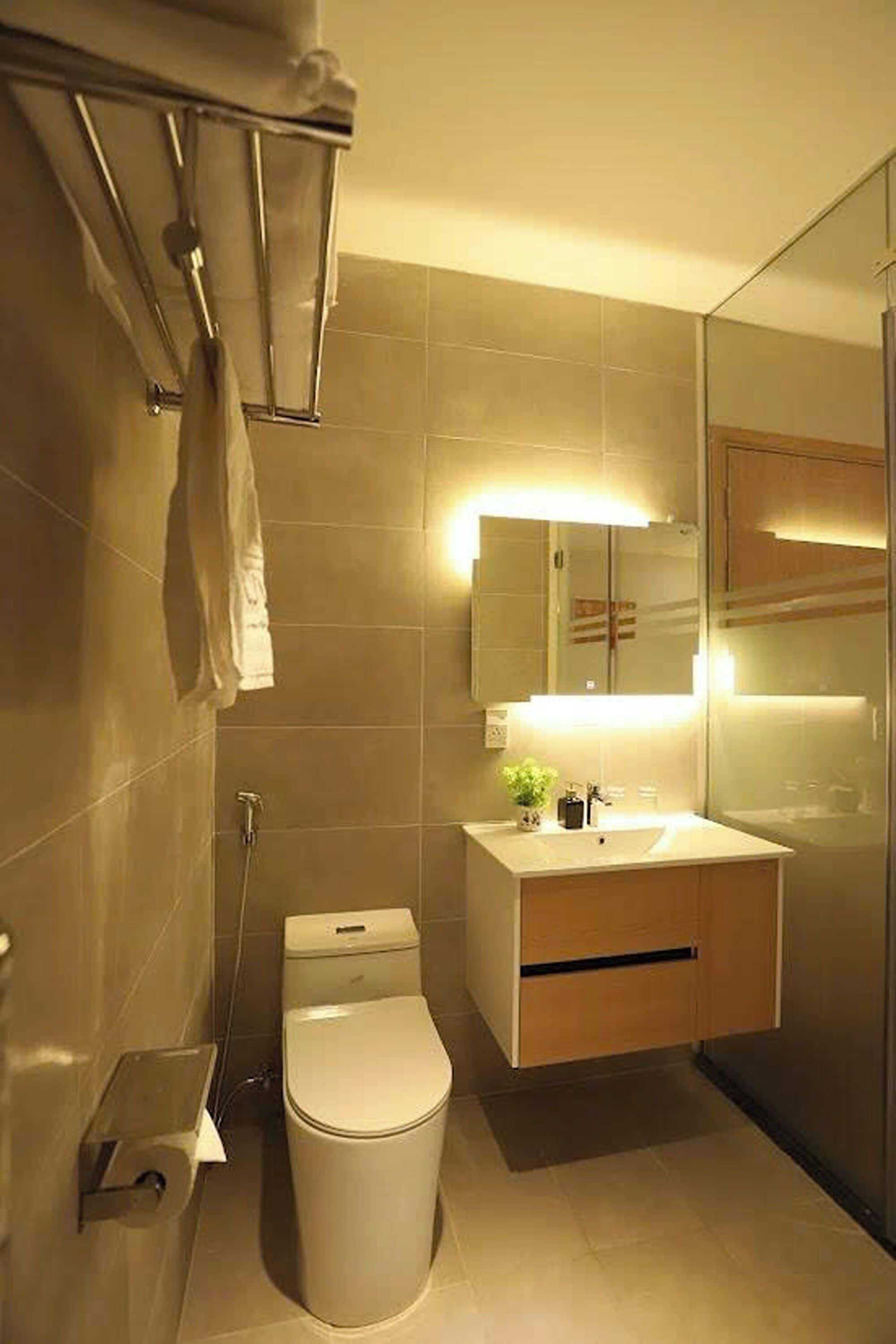 Deluxe Single Room | Bathroom | Shower, rainfall showerhead, free toiletries, hair dryer